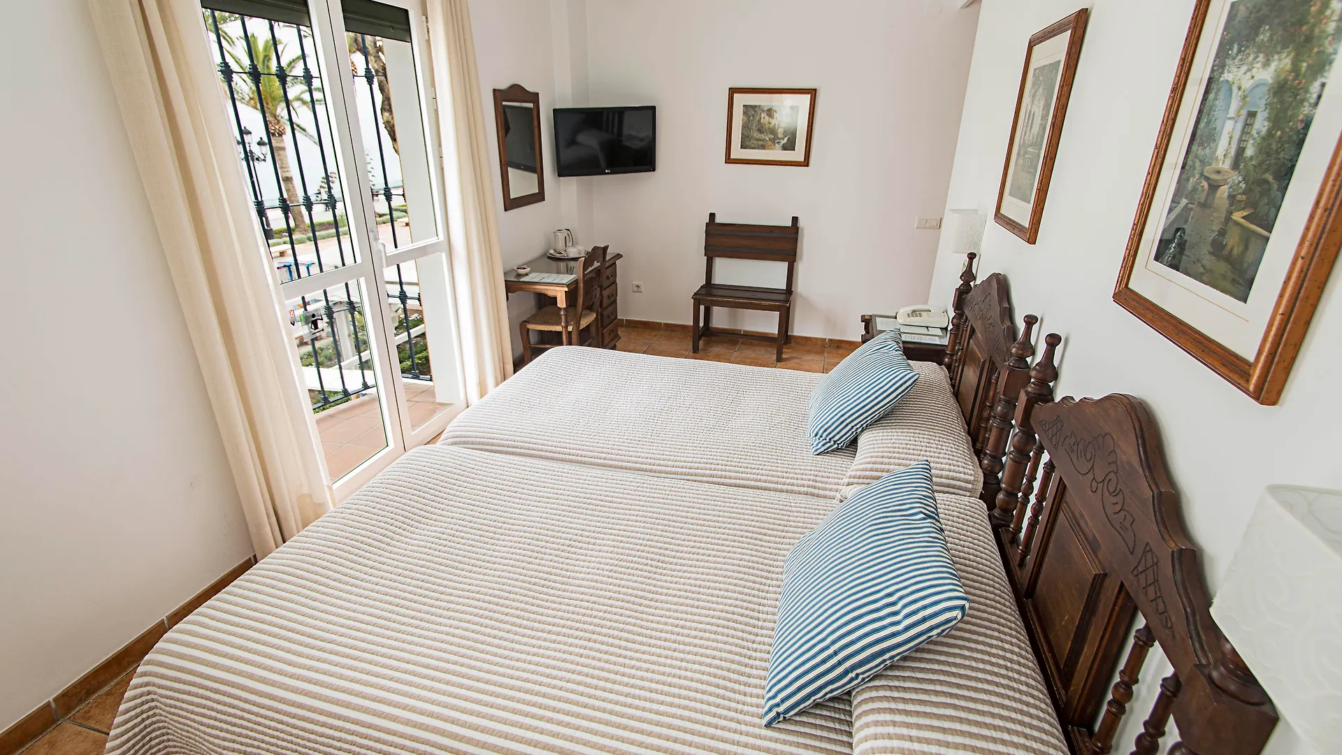 Hostal Marissal By Dorobe Nerja