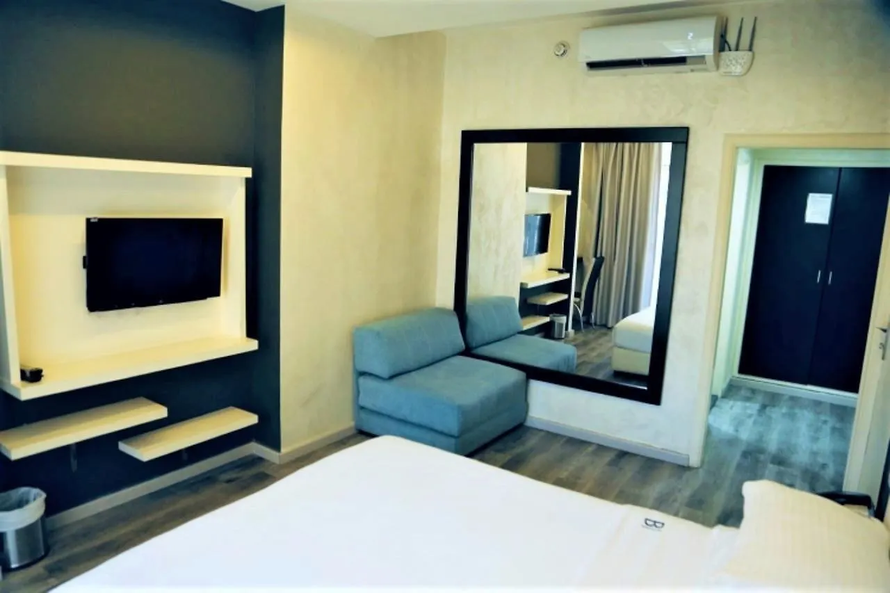 Hostal Marissal By Dorobe Nerja Guest house
