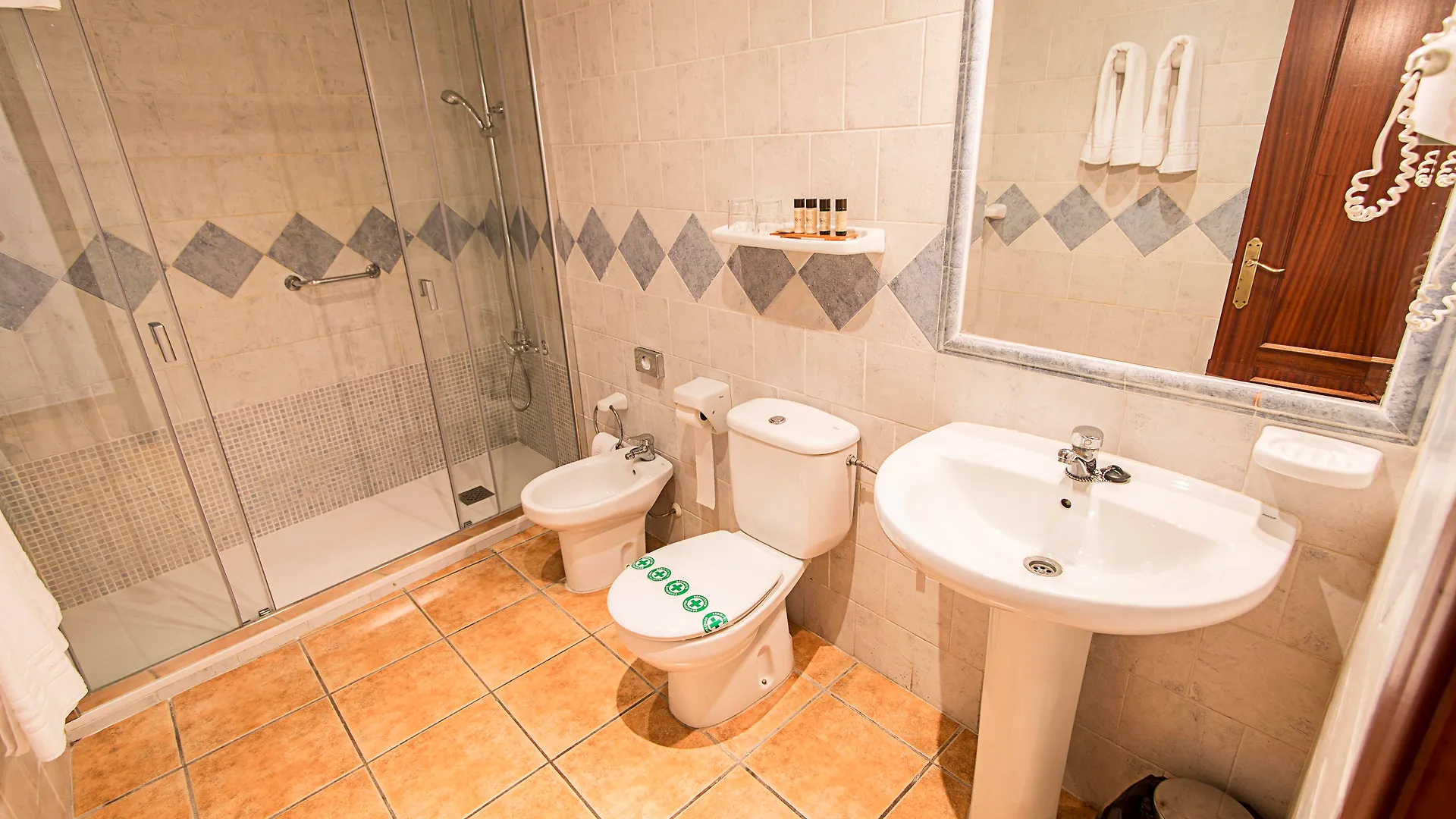 Hostal Marissal By Dorobe Nerja