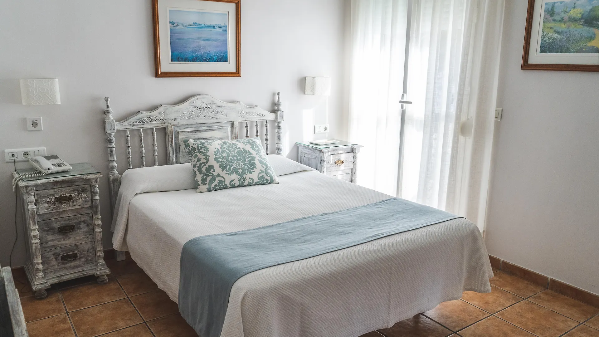 ** Pensión Hostal Marissal By Dorobe Nerja España