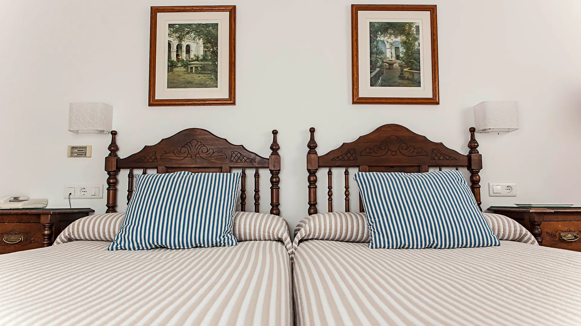 Hostal Marissal By Dorobe Nerja Pensión
